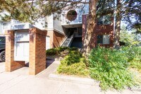 Building Photo - Beautiful condo on Iguana for rent