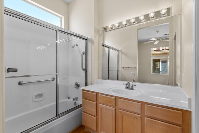 Building Photo - 78745 Platinum Dr