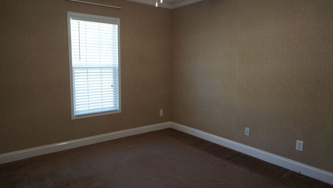 Building Photo - Home in the Lowndes County