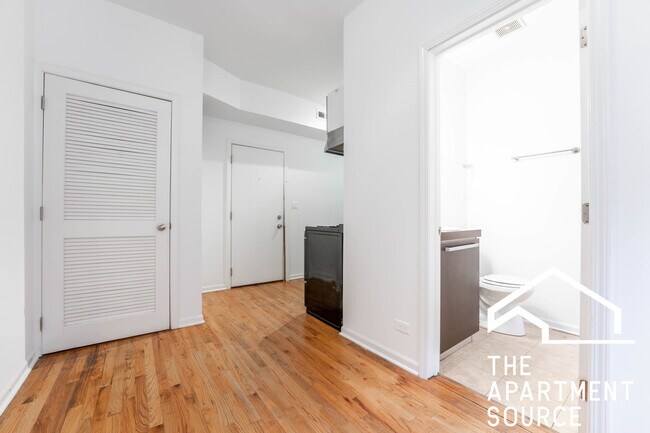Building Photo - 5054 N Winthrop Ave