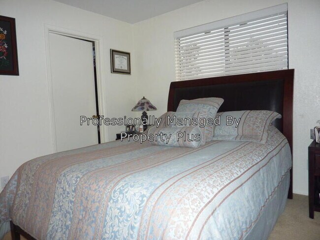 Building Photo - 5757 W Eugie Ave