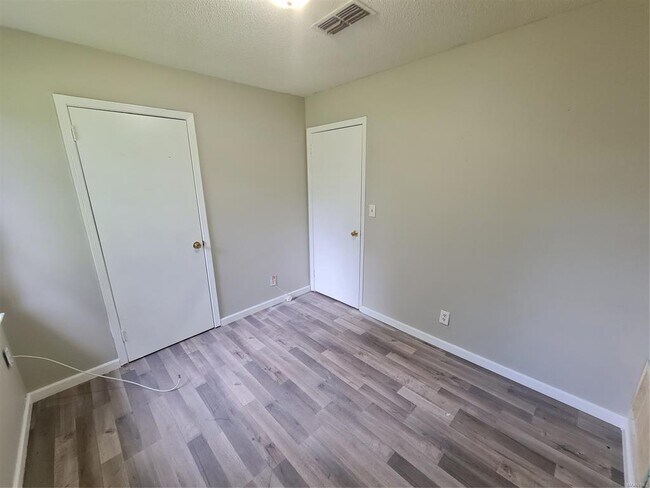 Building Photo - 3044 Cross Creek Dr