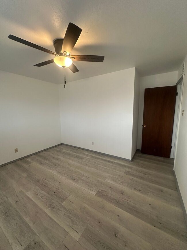 Building Photo - Welcome to this charming 3-bedroom, 2-bathroom home located in Albuquerque, NM