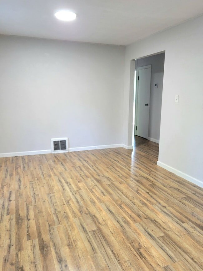 Building Photo - For Rent...300 Bethel, Collinsville