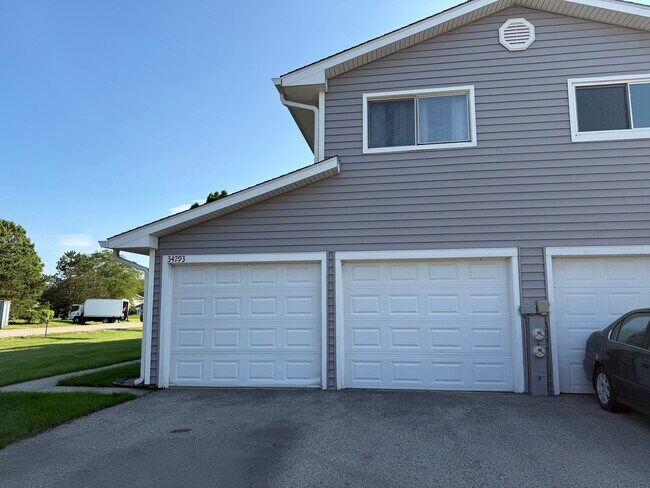 Building Photo - 34293 Birch Ln