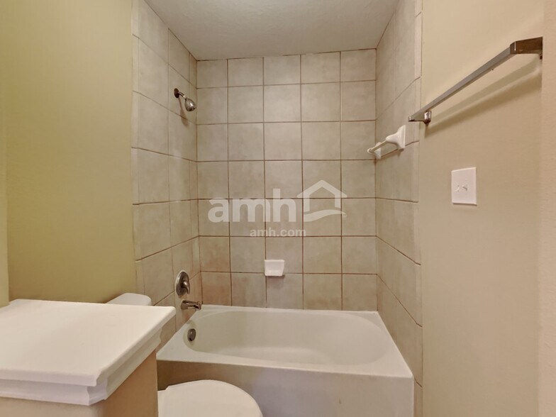 Building Photo - 18250 Eton Ridge Ct