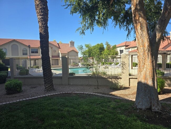 Building Photo - 2 Bedroom/2.5 Bathroom Townhome in Chandler
