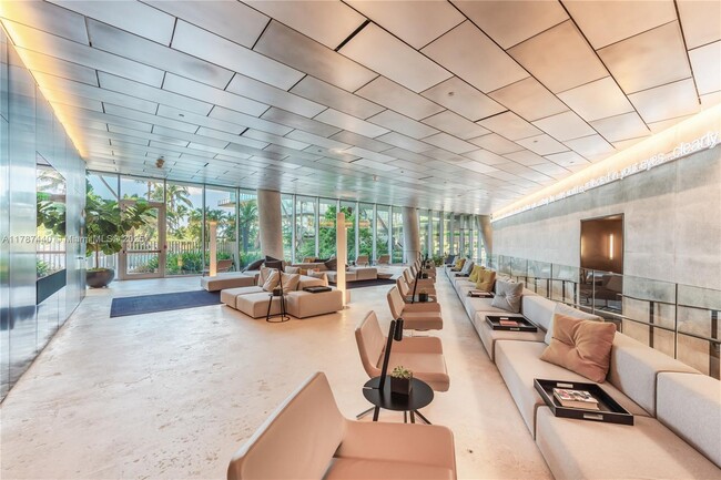 Building Photo - 2669 S Bayshore Dr