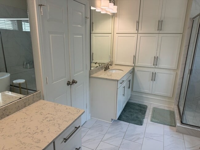 Building Photo - 18214 Lake Eagle Dr