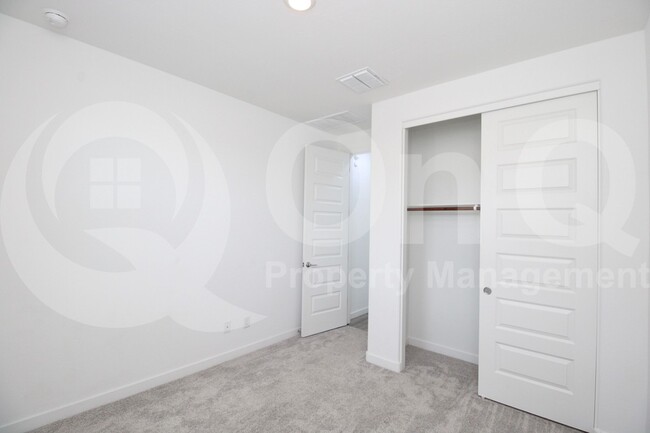 Building Photo - 8923 W Solano Dr