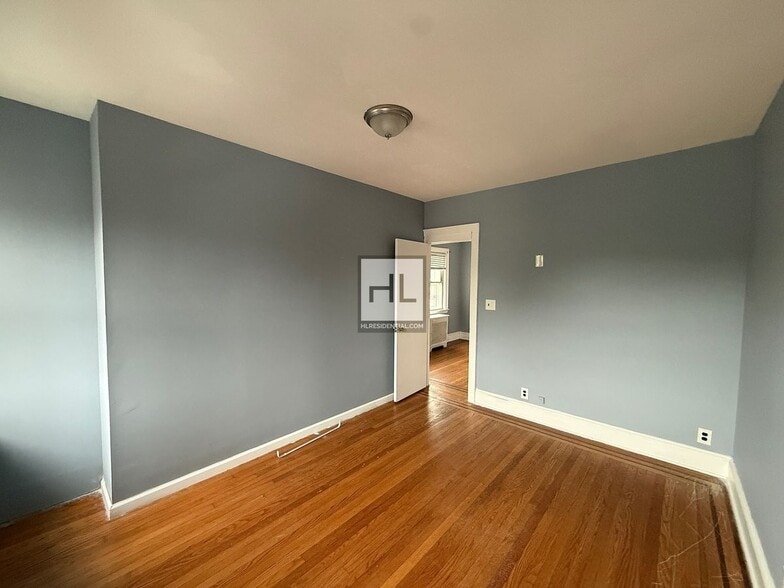 Building Photo - FOREST AVENUE