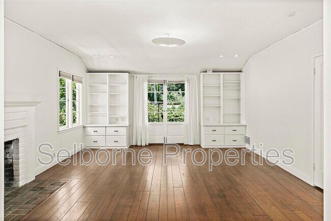 Building Photo - 25 Selborne Dr
