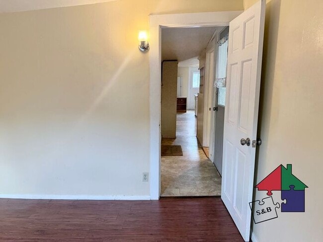 Building Photo - Barre City 2 Bedroom - Heat Included!