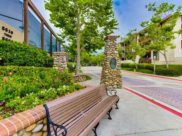 Building Photo - 8860 Villa La Jolla Dr