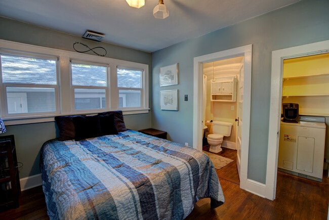 Building Photo - 1 Bed/1Ba.. Adorable Bungalow in Prime North End Location!