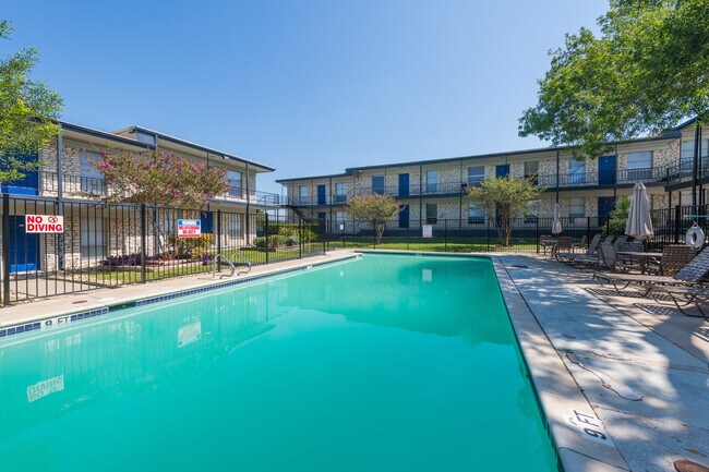 Building Photo - 708 Santa Rosa Dr