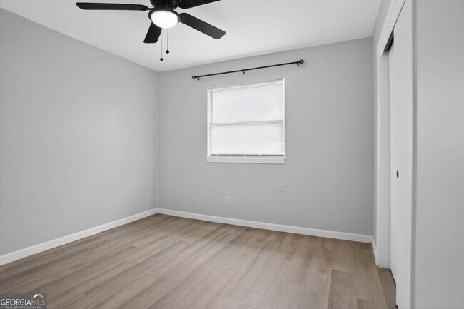 Building Photo - 2917 N Dekalb Dr