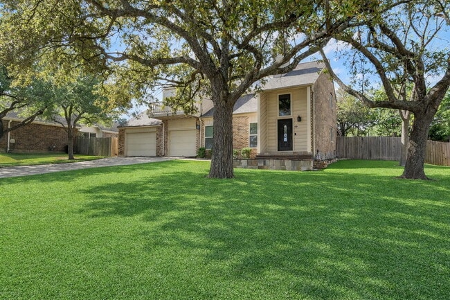 Building Photo - Find comfort, style, and convenience in this beautiful 3-bedroom home located in a desirable gate...