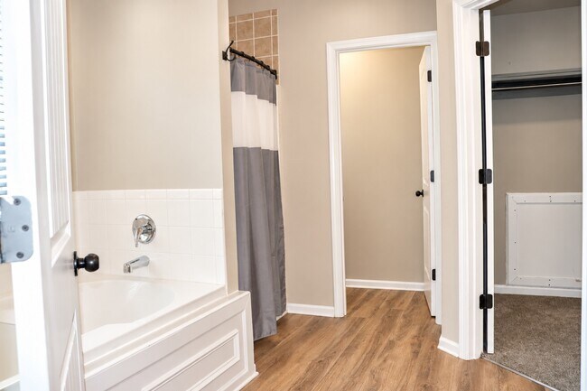 Building Photo - 1266 Coachman Way