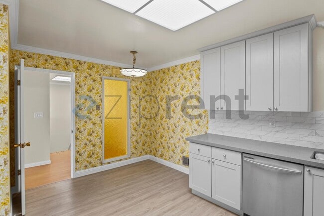 Building Photo - 78 St Marks Ct