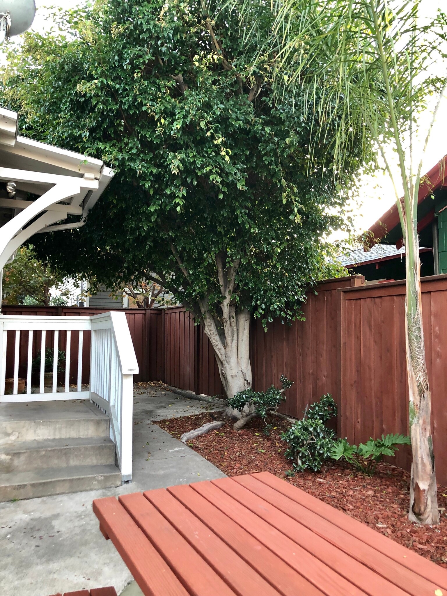 Building Photo - 4671 Edgeware Rd