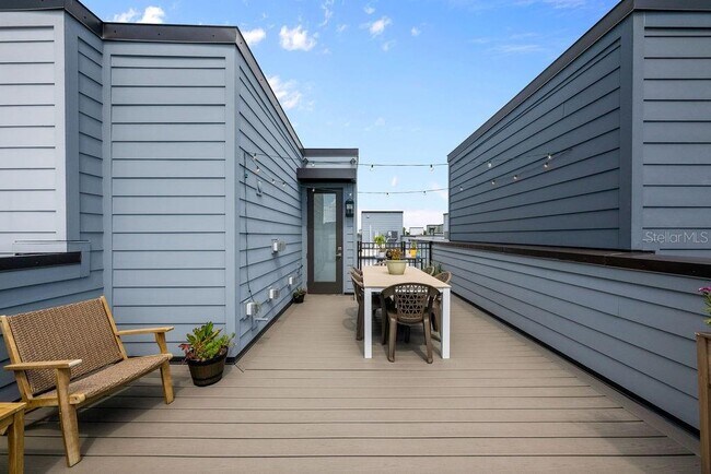 Building Photo - 2329 Brix St