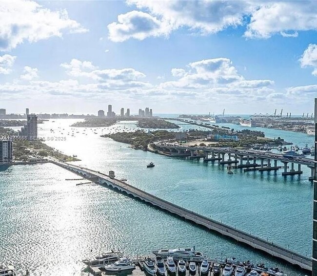 Building Photo - 1717 N Bayshore Dr