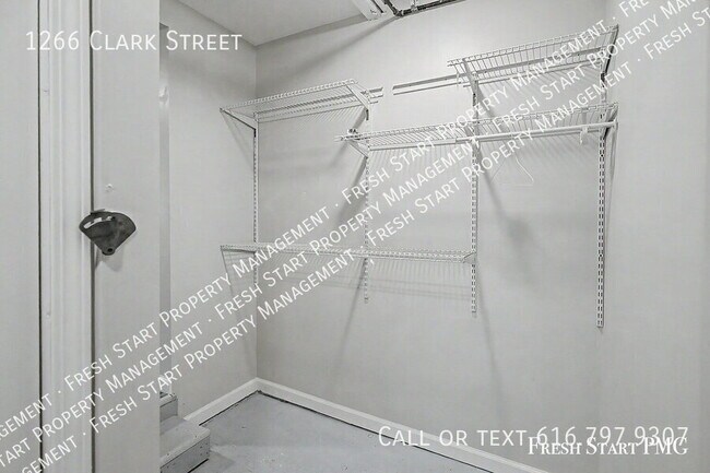 Building Photo - 1266 Clark St