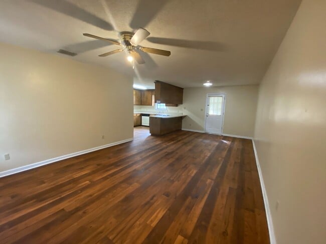 Building Photo - 6111 Vinnie Dr
