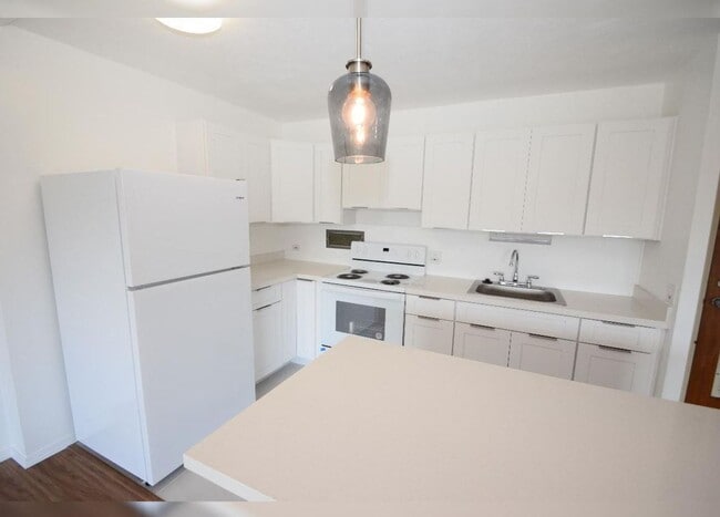 Building Photo - Queen Emma Gardens – 1-Bedroom Apartment f...