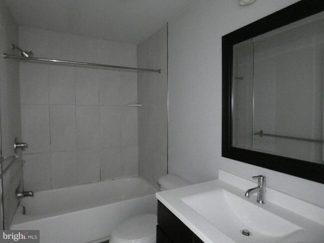 Building Photo - 3862 Lancaster Ave