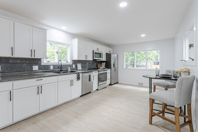 Kitchen - 270 Benton St