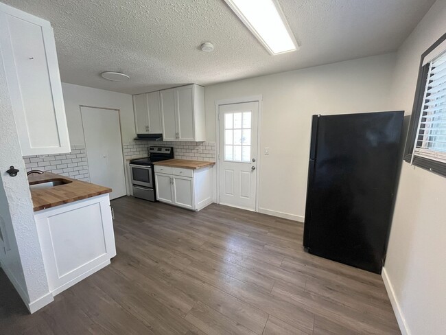 Building Photo - Modern 3-Bedroom Charmer with Bright Inter...
