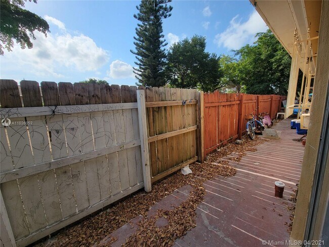 Building Photo - 2118 N 19th Ave