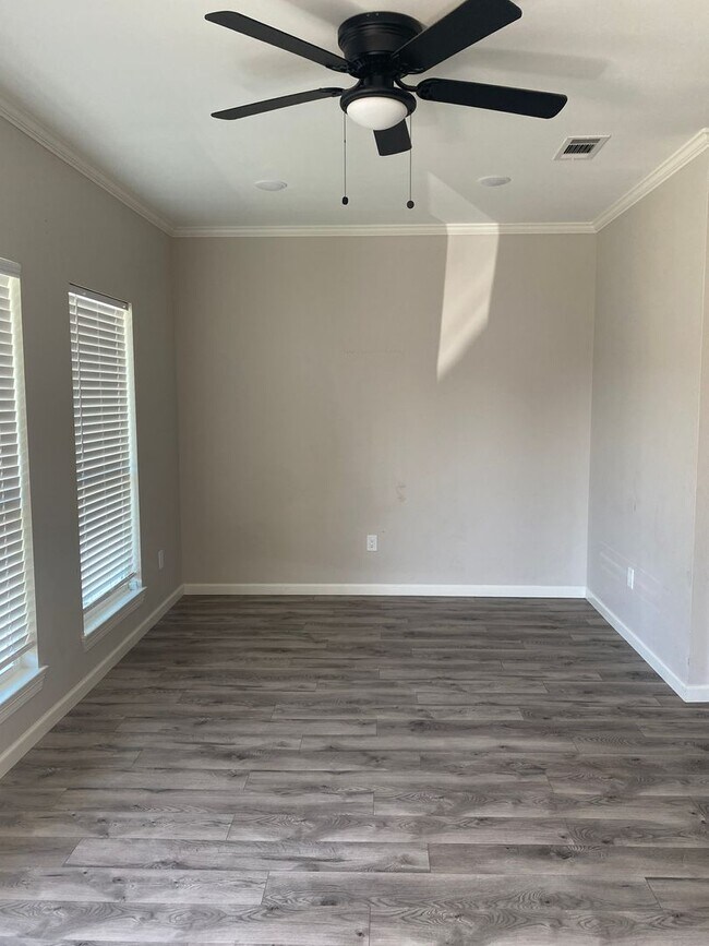 Building Photo - 8131 Skysail Ave