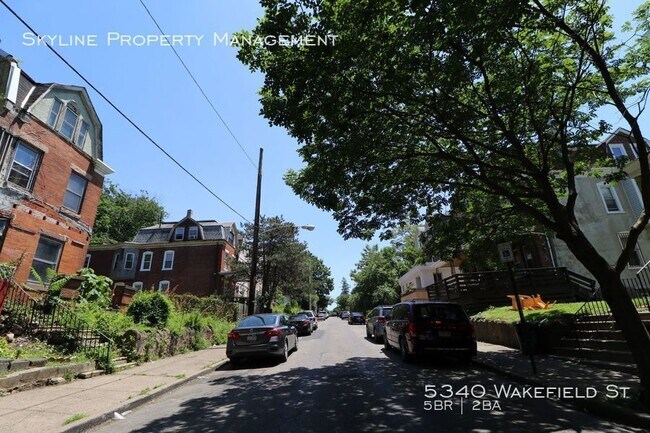 Building Photo - Beautiful Updated 5 Bedroom House