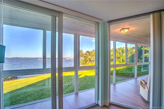 Building Photo - 2370 NE Ocean Blvd