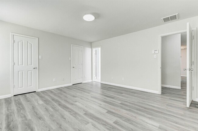 Building Photo - 7027 Parkford Meadow Dr
