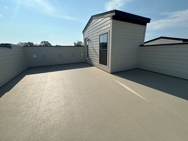 Building Photo - For Rent: Luxurious Short Pump Condo at Ga...