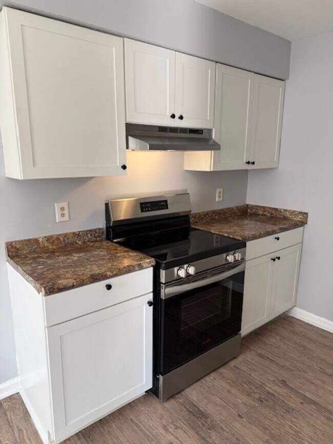 Building Photo - Spacious 2-Bedroom, 1-Bath Unit in Central Norfolk