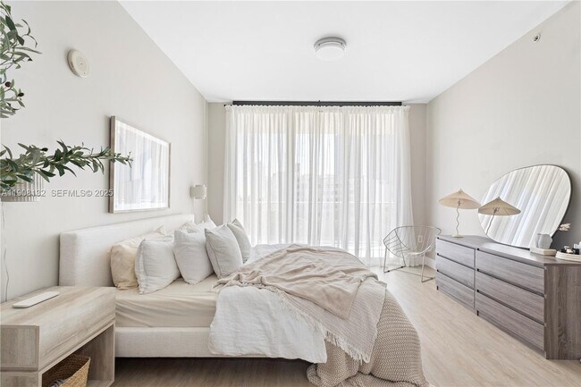 Building Photo - 3470 E Coast Ave