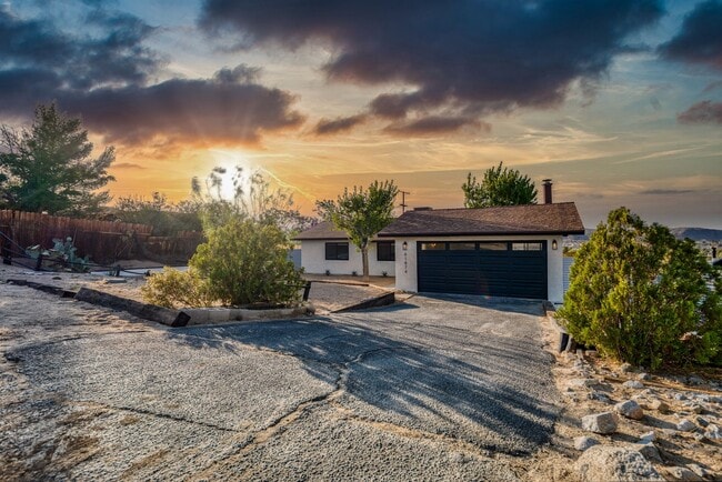 Building Photo - Fully Furnished 3 bedroom home where elega...