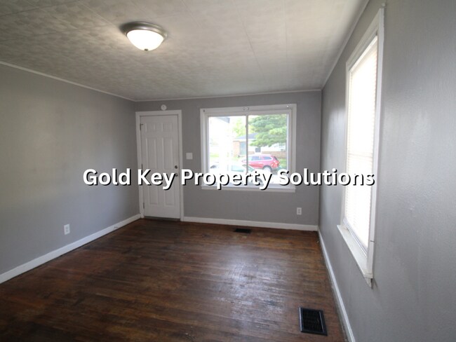 Building Photo - MUNCIE 2 BR 1 BA House with Central Air and 2-Car Garage (SECTION 8 APPROVED)