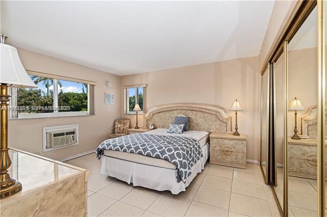 Building Photo - 161 NE 10th Ave