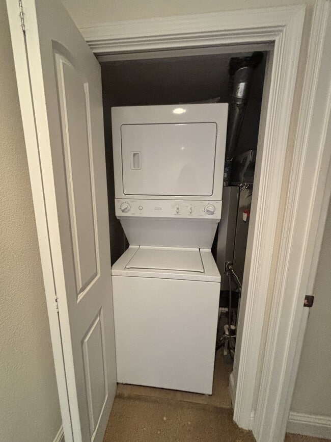 Building Photo - 114 Ironhorse Place