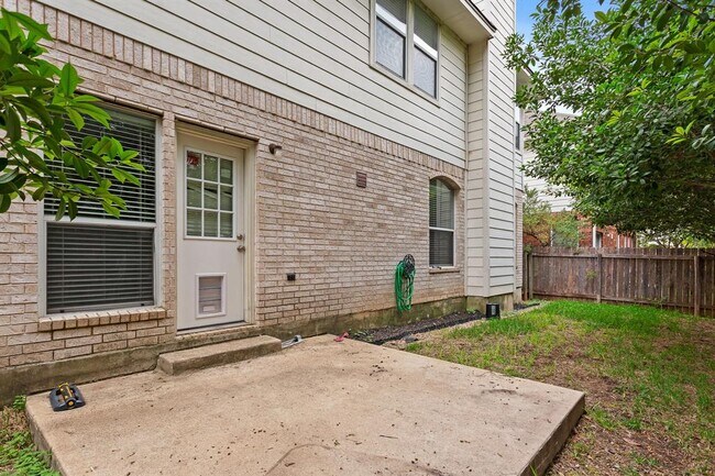 Building Photo - 1720 Briarton Ln S