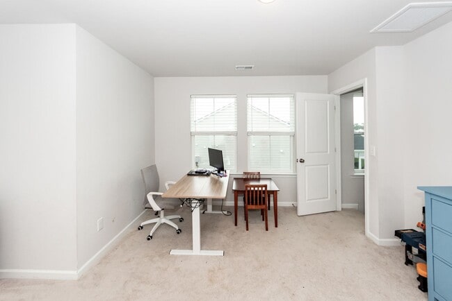 Building Photo - 6976 Pumpkinseed Dr