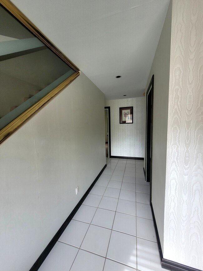 Building Photo - 1460 West Alex Bell Road