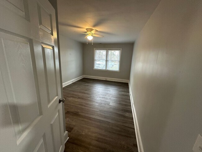 Building Photo - 4 Bedroom 3 Bathroom