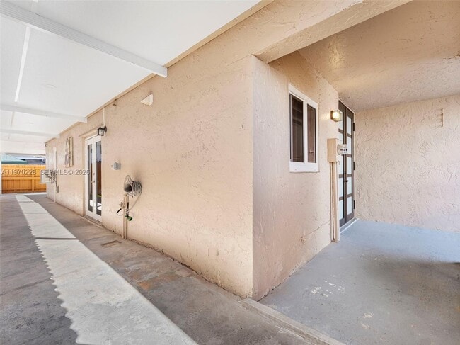 Building Photo - 1096 W 42nd Pl